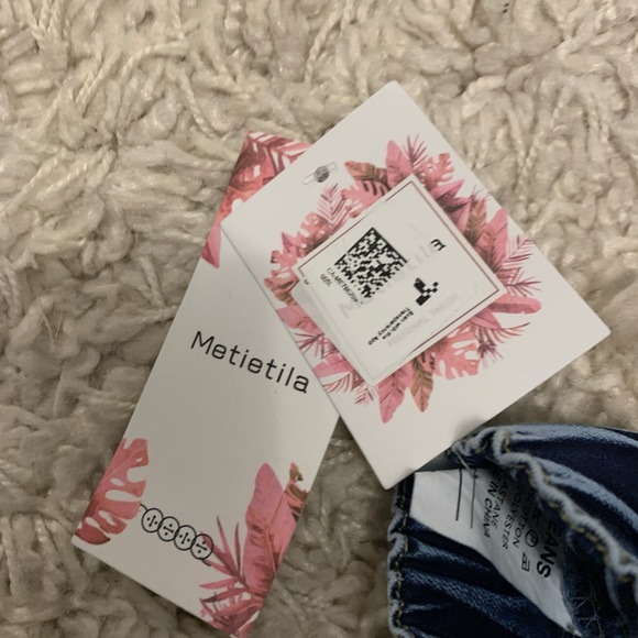 Metietila Women's Distressed Jeans - Picture 2 of 3